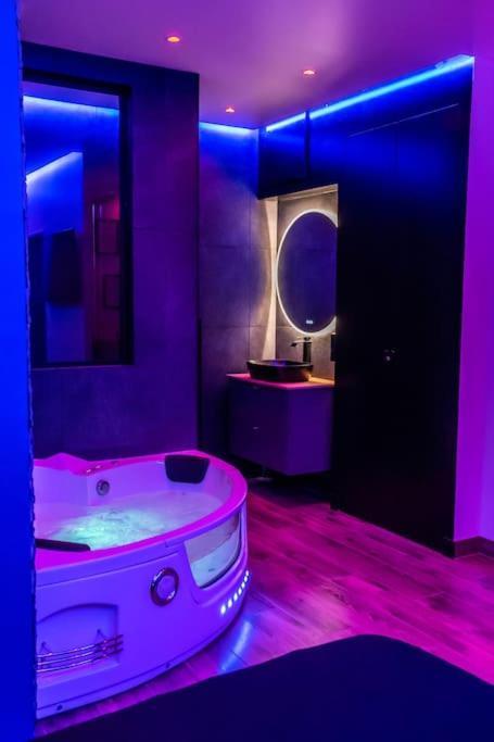 Apartmán Blue Night - Jacuzzi - Bord De Seine Corbeil-Essonnes Exteriér fotografie