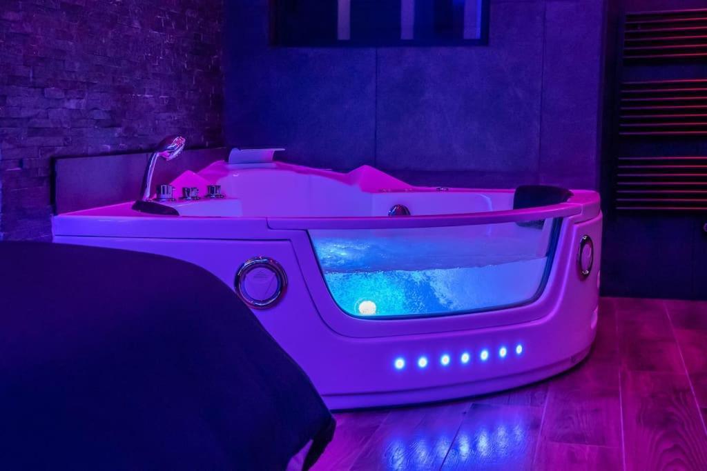 Apartmán Blue Night - Jacuzzi - Bord De Seine Corbeil-Essonnes Exteriér fotografie