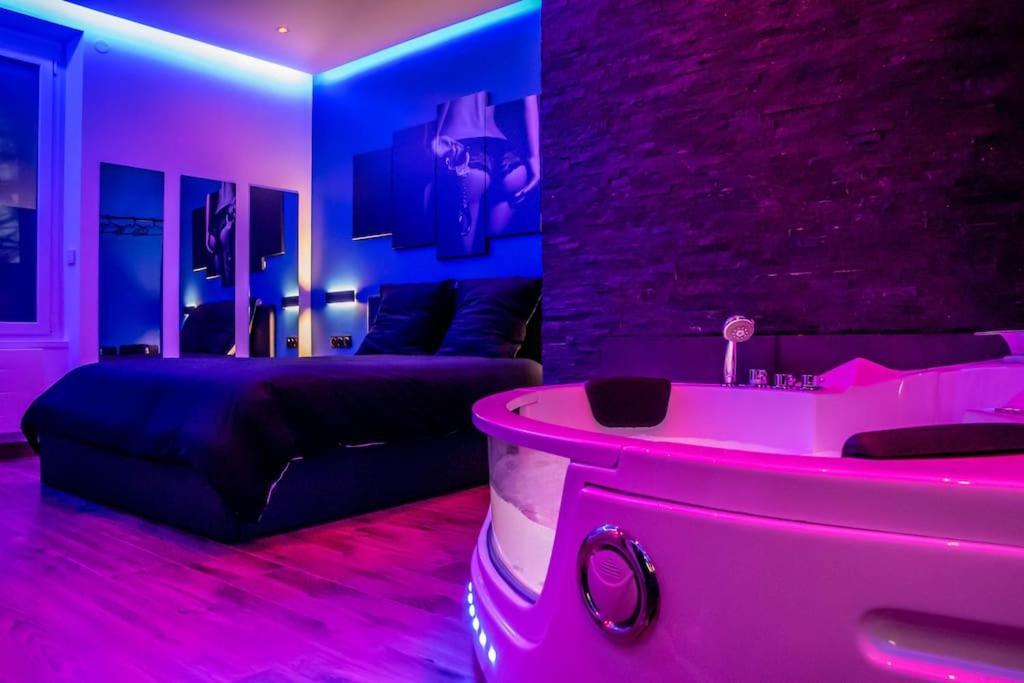 Apartmán Blue Night - Jacuzzi - Bord De Seine Corbeil-Essonnes Exteriér fotografie