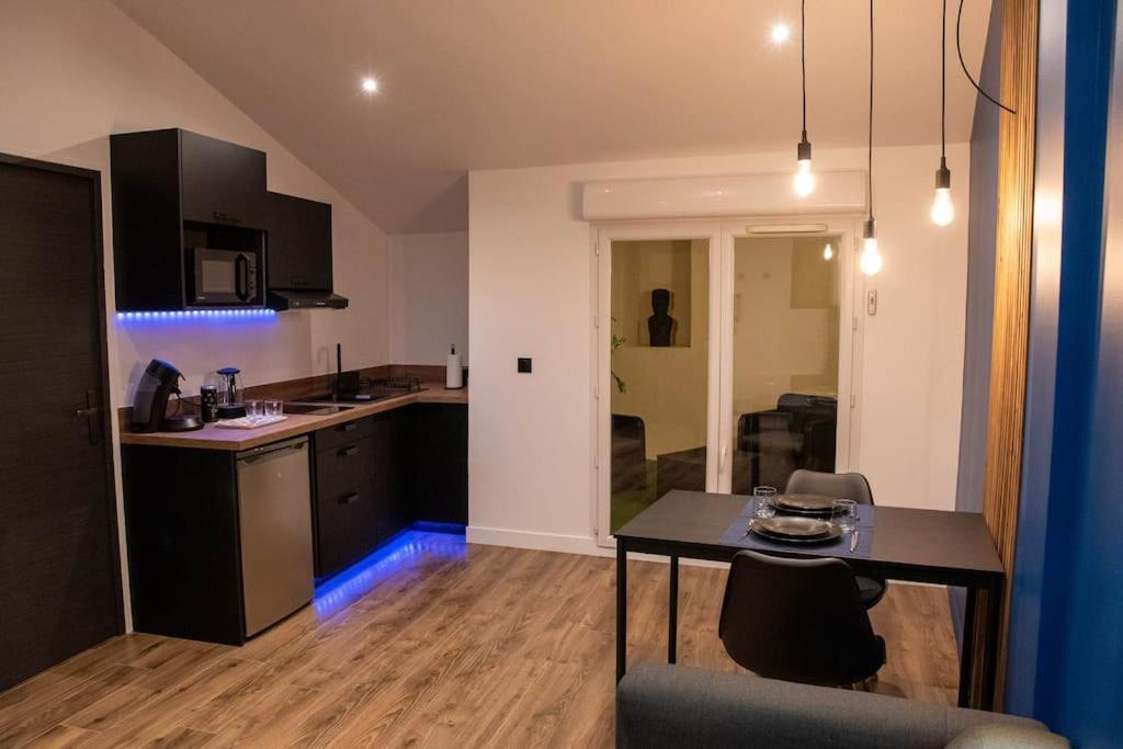 Apartmán Blue Night - Jacuzzi - Bord De Seine Corbeil-Essonnes Exteriér fotografie